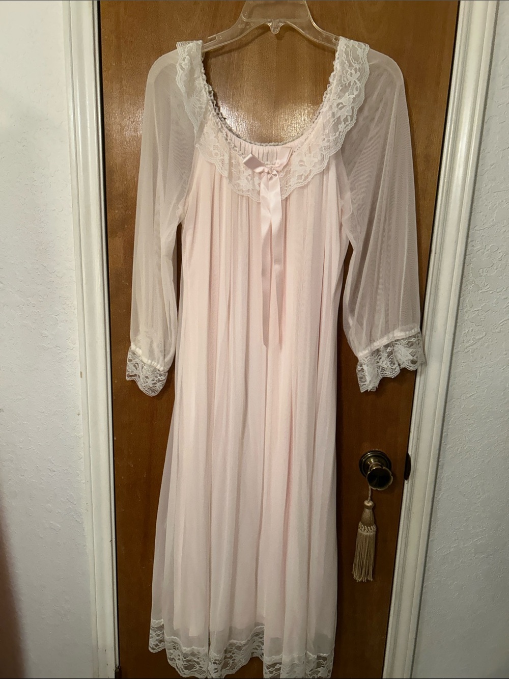 Chong mu designer Nightgown - Soft Pink. Large. Never been worn. Great gown!